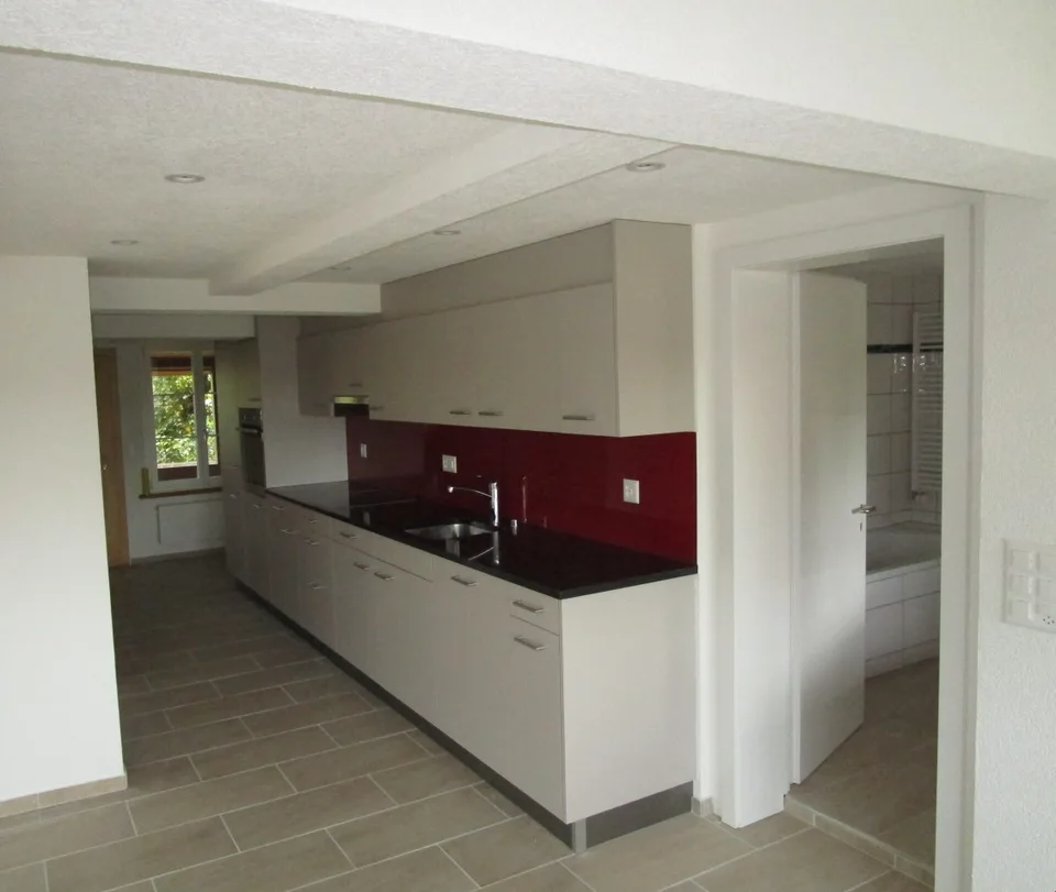 Hochwertig sanierte 3.5-Zimmer-Wohnung mit Bergsicht und Aussenbereich
