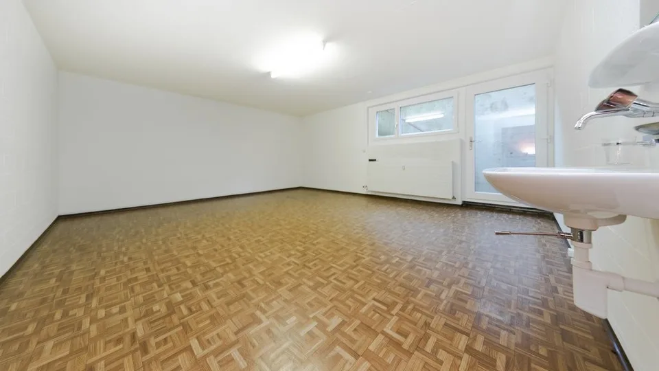 VERSATILE HOBBY ROOM IN REINACH – photo 2 of 2