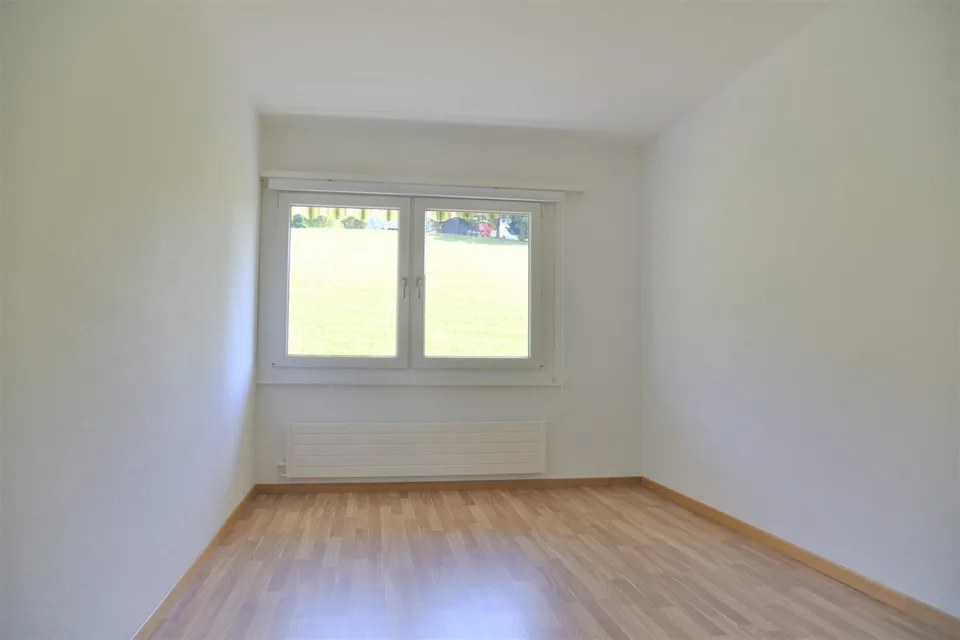 Charmantes und helle 3.5-Zimmer-Wohnung mit Balkon in einer ruhigen Nachbarschaft in Malleray – Foto 5 von 7
