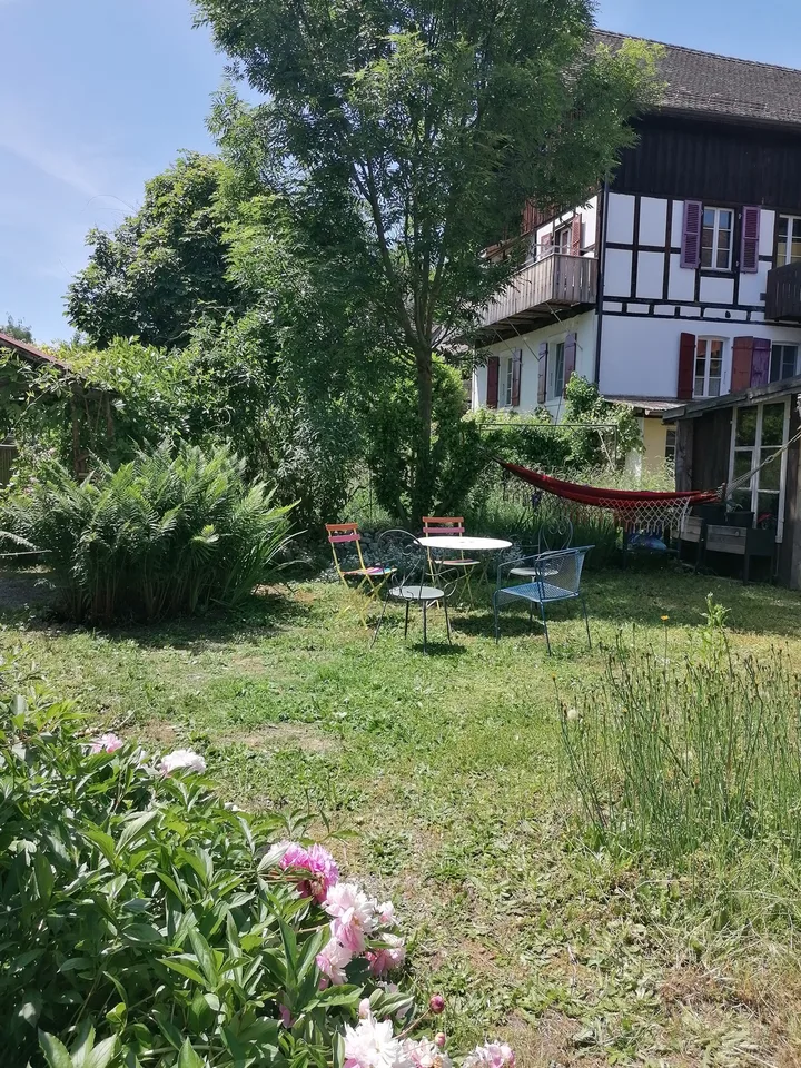 Charmant appartement de 5,5 pièces dans un immeuble ancien à Erlach, temps limité