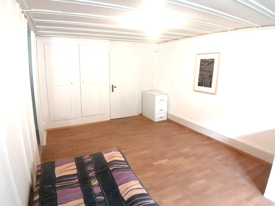 Charmant appartement de 5,5 pièces dans un immeuble ancien à Erlach, temps limité