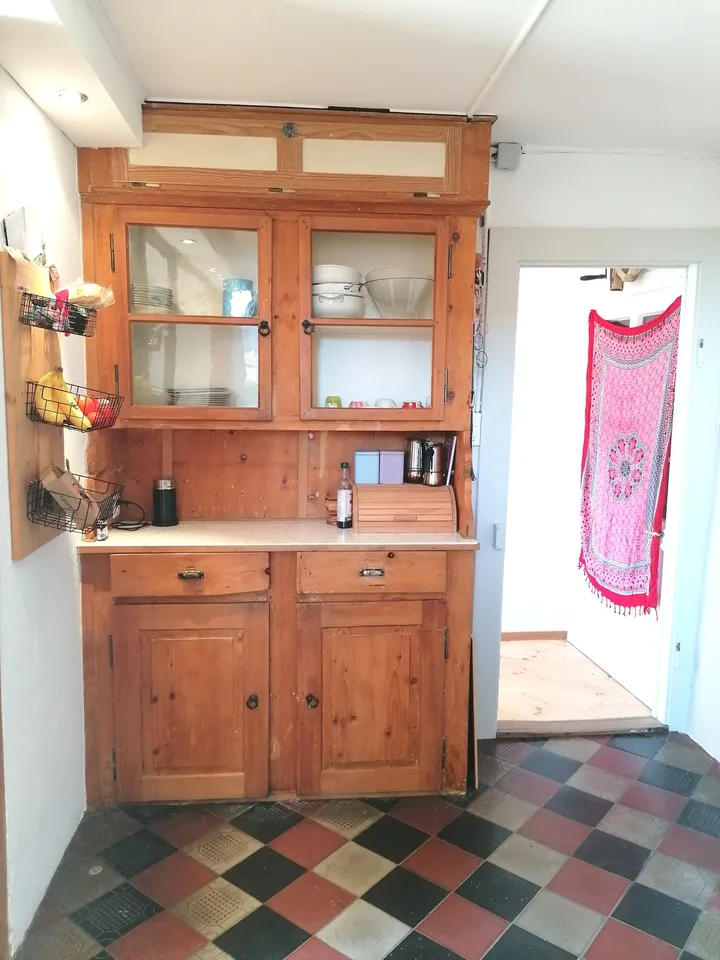 Charmant appartement de 5,5 pièces dans un immeuble ancien à Erlach, temps limité