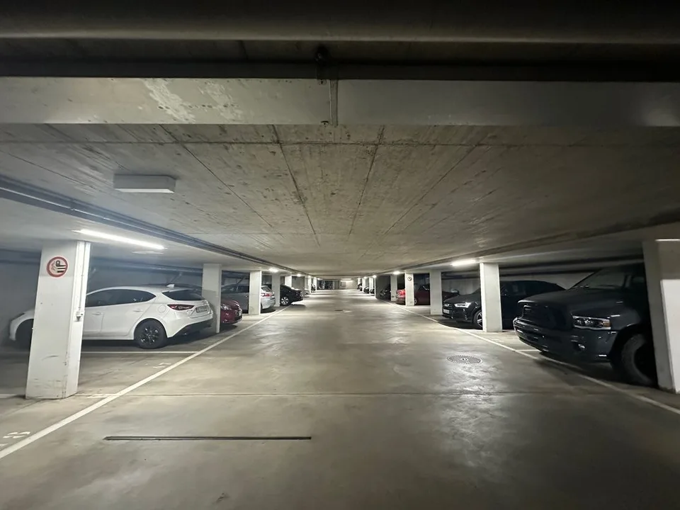 Einstellhallenplatz zu vermieten – Foto 2 von 4