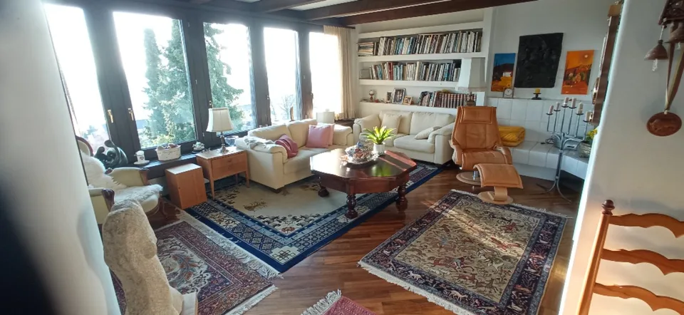 Top Einfamilienhaus an top Lage mit 2.5 Zimmer Wohnung für Praxis oder Büro