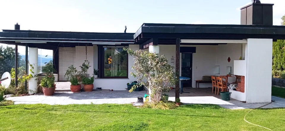 Top Einfamilienhaus an top Lage mit 2.5 Zimmer Wohnung für Praxis oder Büro