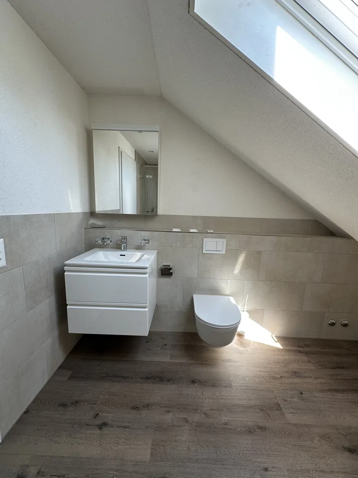 Grosszügige 3.5-Zimmer-Dachwohnung, Erstbezug nach Sanierung, 85 m² + 20 m² Nebenfläche