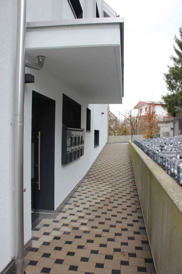 Helle moderne 4.5 Dachzimmerwohnung mit hochwertiger Ausstattung