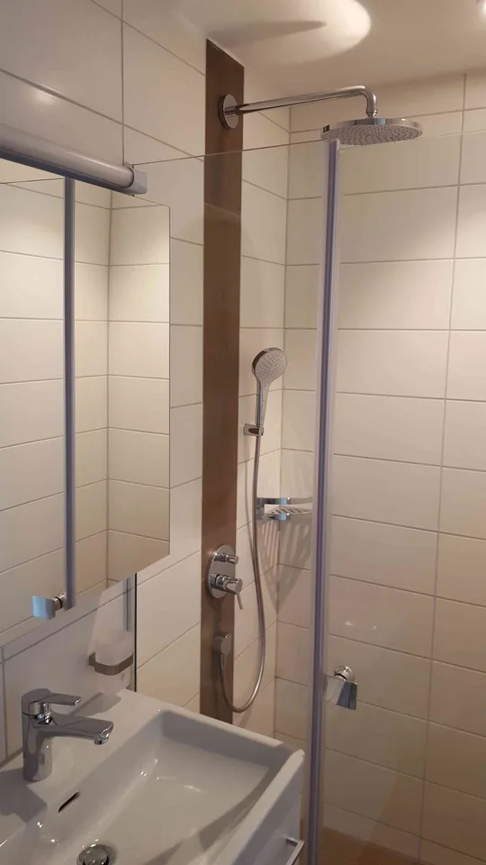 Helle moderne 4.5 Dachzimmerwohnung mit hochwertiger Ausstattung