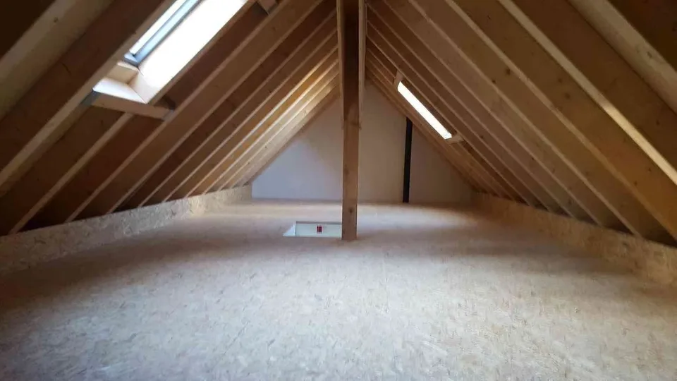 Helle moderne 4.5 Dachzimmerwohnung mit hochwertiger Ausstattung