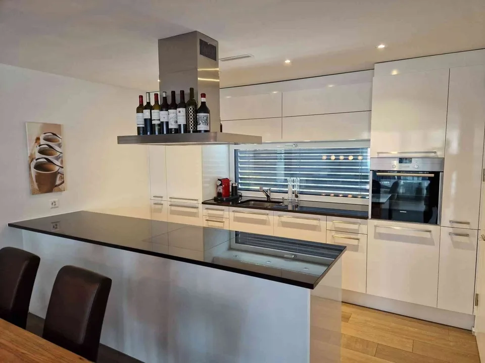 Helle moderne 4.5 Dachzimmerwohnung mit hochwertiger Ausstattung