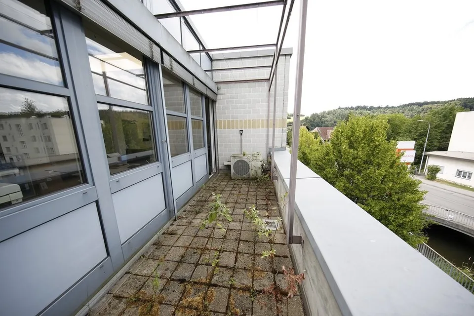 GROSSZÜGIGE GEWERBEFLÄCHE IN SCHÖFTLAND – photo 4 of 5