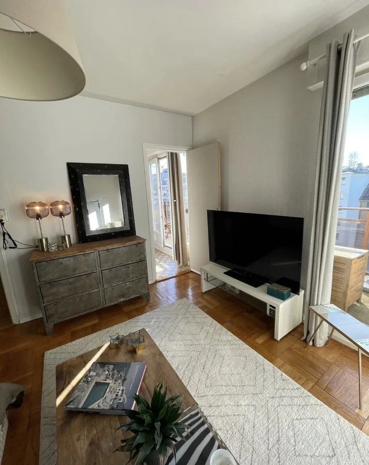 from 8.08.2026----- 31.08.2026 Grande chambre lumineuse tout confort plein sud balcon privatif calme absolu!