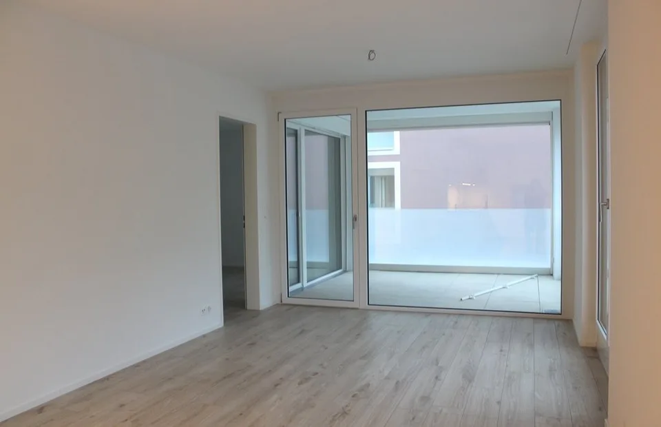 Moderne und zentral gelegene 2.5-Zimmer-Wohnung mit Loggia