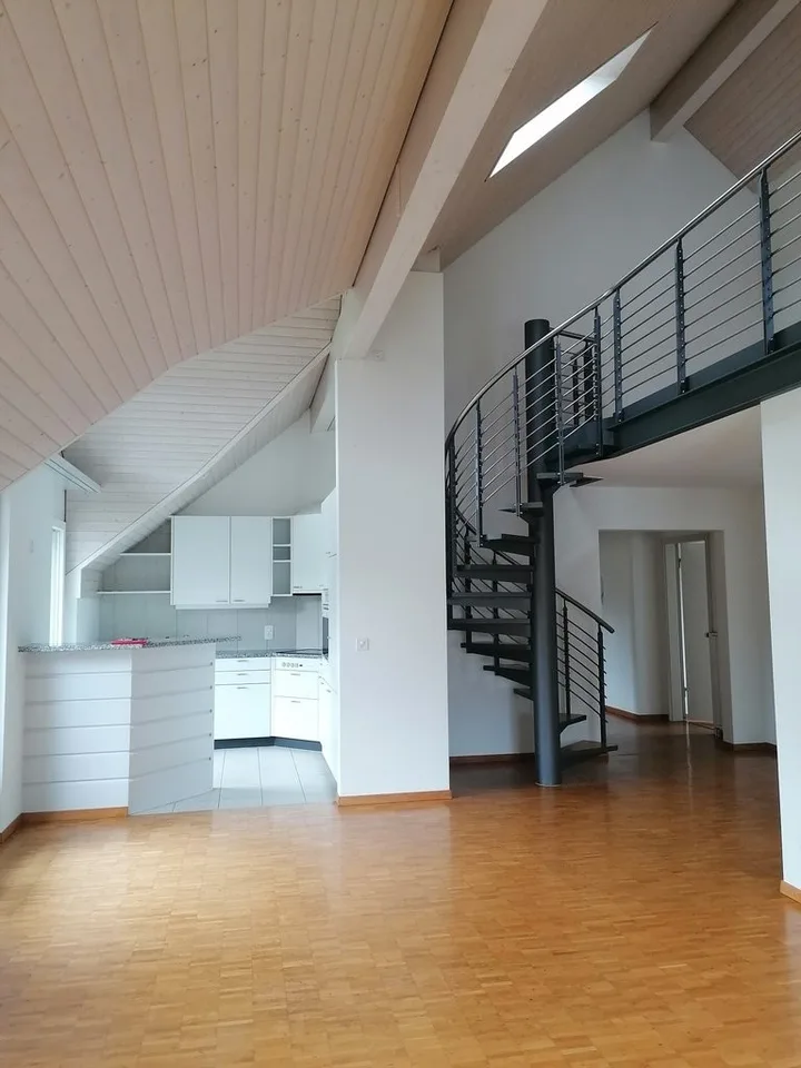 Charming attic apartment with large balcony and gallery! – photo 2 of 9