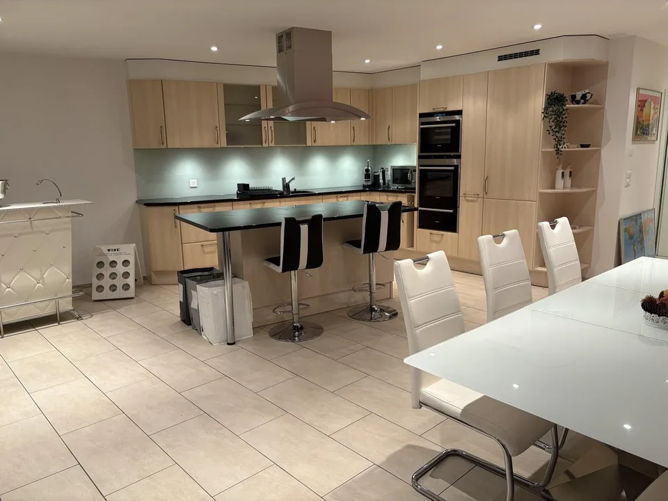 Stylish 4.5-Room Furnished Apartment for Rent in Binningen