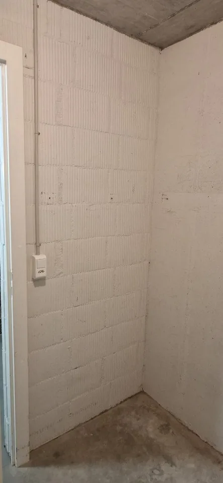 Looking for a practical storage/workroom? – photo 2 of 5