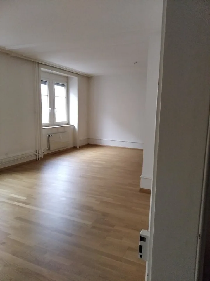 GROSSE 2.5-ZIMMERWOHNUNG BEFRISTET BIS ZUM 31.12.2031 – photo 7 sur 8