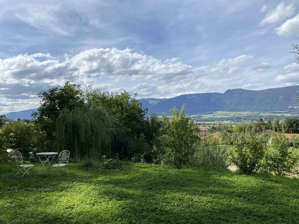 Ruhige 4-Zimmer-Wohnung am Waldrand mit grossem Garten