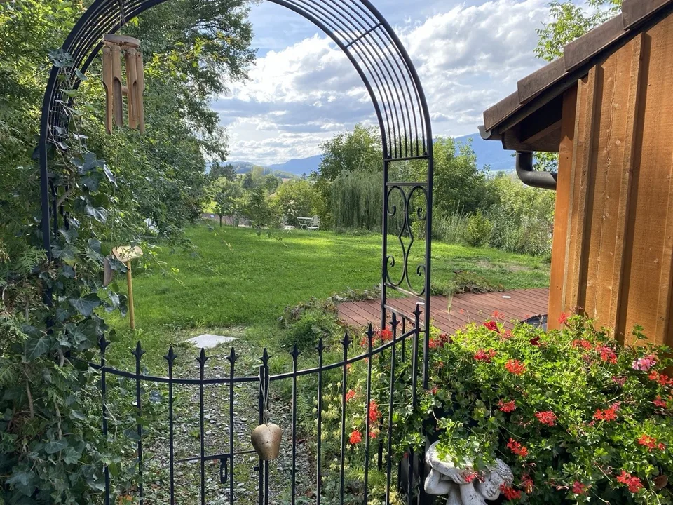 Ruhige 4-Zimmer-Wohnung am Waldrand mit grossem Garten