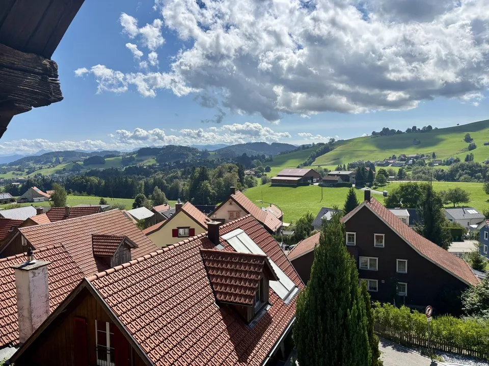 Heimelige 3-Zimmer Wohnung mit Weitblick am Fusse des 5-Länderblicks