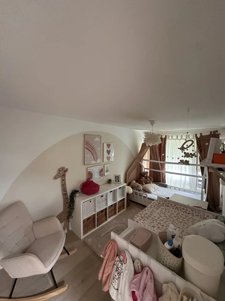 "Traumhafte eigentumsstandart 4.5-Terrassenwohnung inkl Parkplatz & Aareblick – Hobbyraum, Hallenbad & Sauna"