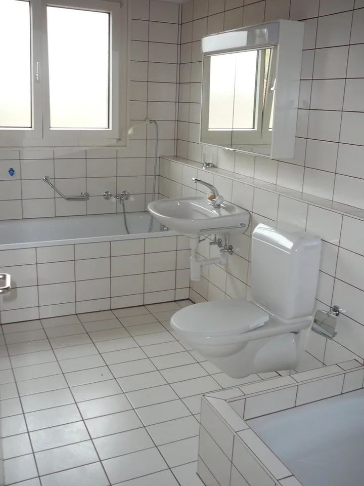 Helle Dachwohnung inkl. Bastelraum und Kellerabteil