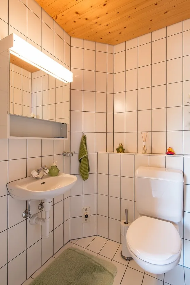 Helle Dachwohnung inkl. Bastelraum und Kellerabteil