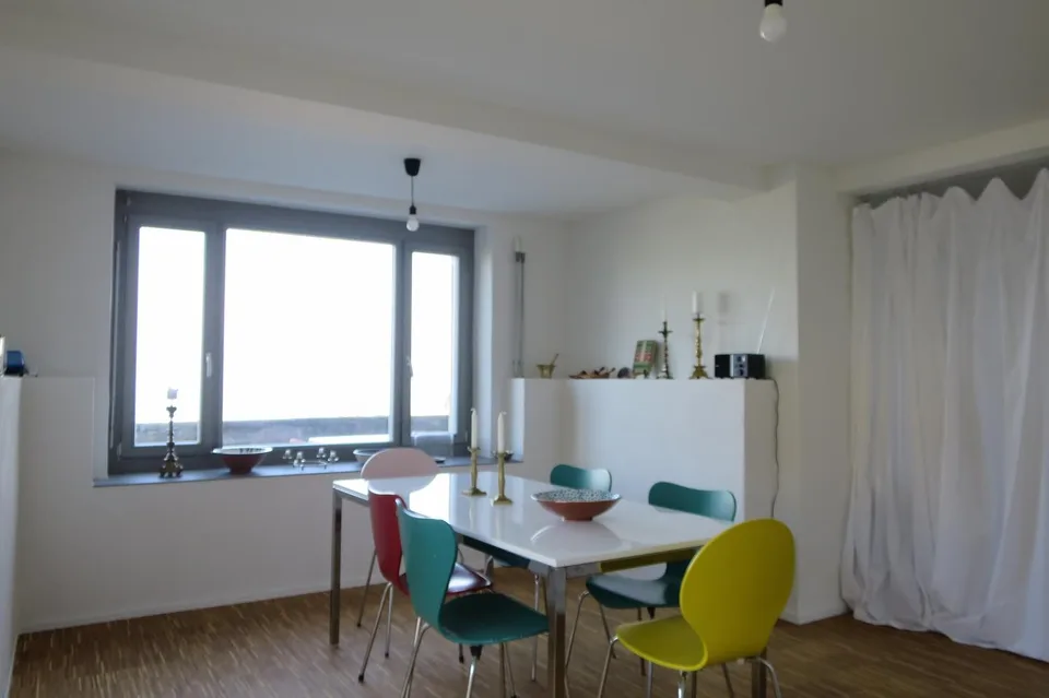 Grosses helles Studio mit Gartensitzplatz und Seesicht