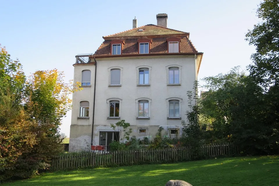 Grosses helles Studio mit Gartensitzplatz und Seesicht