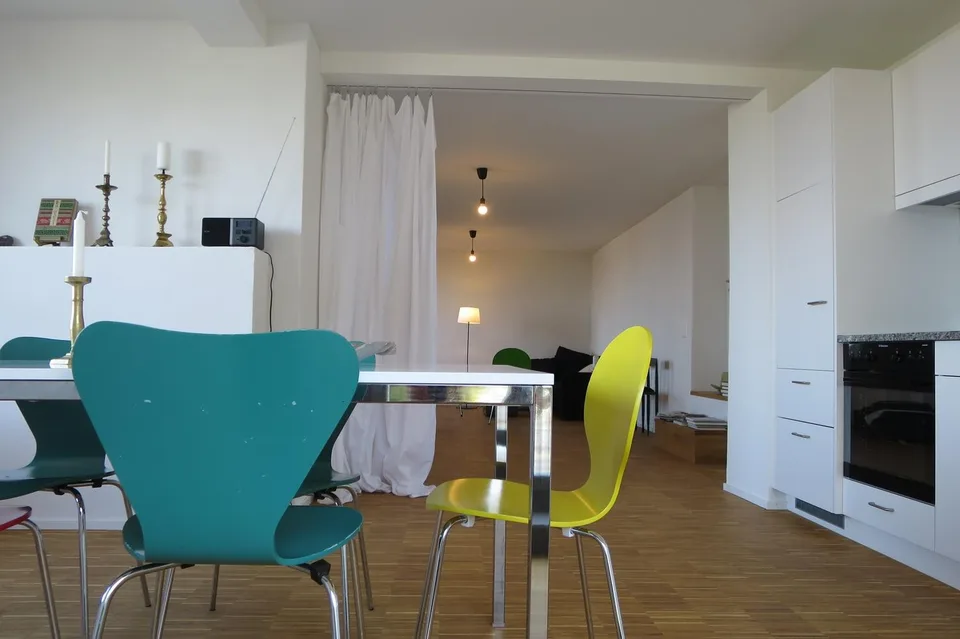 Grosses helles Studio mit Gartensitzplatz und Seesicht