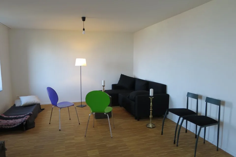 Grosses helles Studio mit Gartensitzplatz und Seesicht