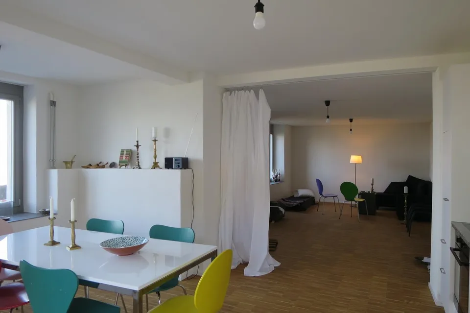 Grosses helles Studio mit Gartensitzplatz und Seesicht