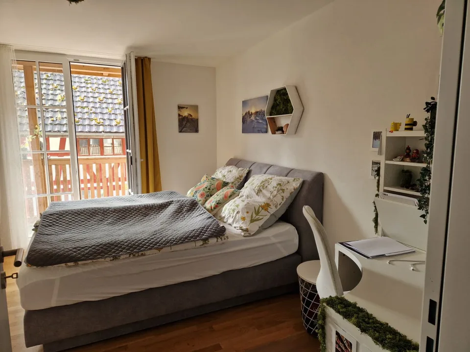 Moderne 2.5-Zimmer-Wohnung im Grünen – möbliert, all inclusive, mit Balkon