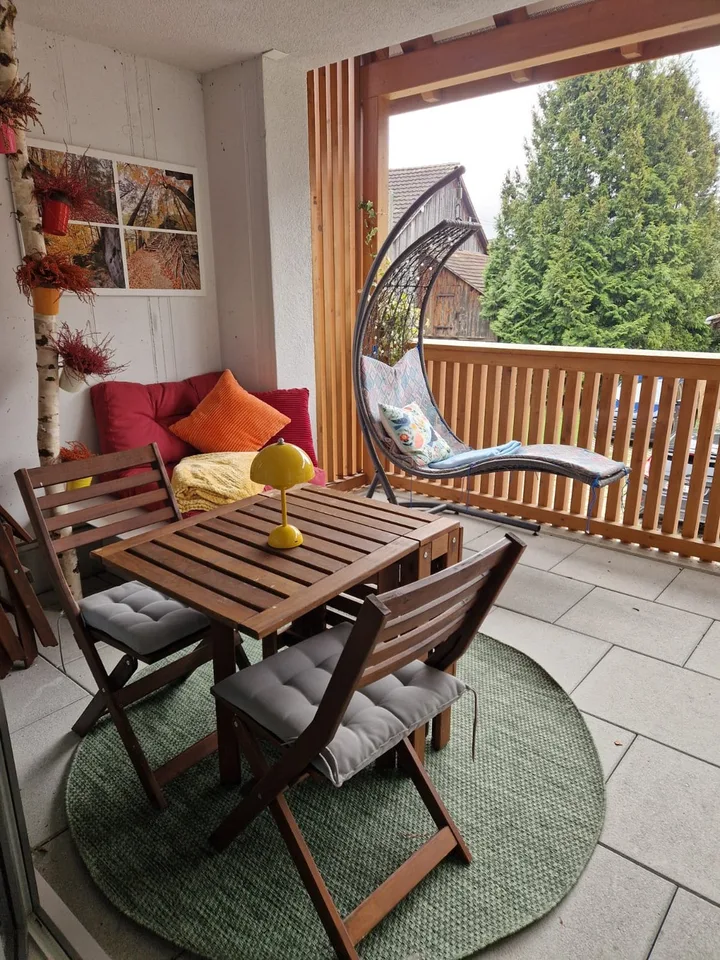 Moderne 2.5-Zimmer-Wohnung im Grünen – möbliert, all inclusive, mit Balkon