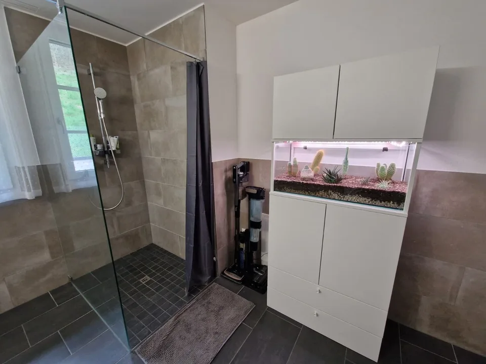 Moderne 2.5-Zimmer-Wohnung im Grünen – möbliert, all inclusive, mit Balkon