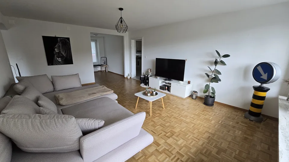 Charmante 4.5 Zimmer-Wohnung mit Balkon über St. Gallen und doch zentral – Foto 3 von 13