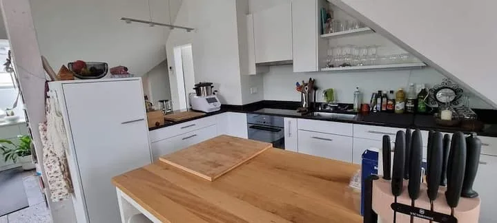 Temporäres Zimmer in Kilchberg mit Zugang zur Attikawohnung & Seeblick – Per 1.10.2026 / 1–3 Monate (Option auf Verlängerung)