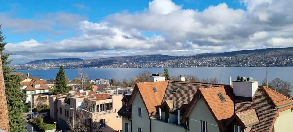 Temporäres Zimmer in Kilchberg mit Zugang zur Attikawohnung & Seeblick – Per 1.10.2026 / 1–3 Monate (Option auf Verlängerung)