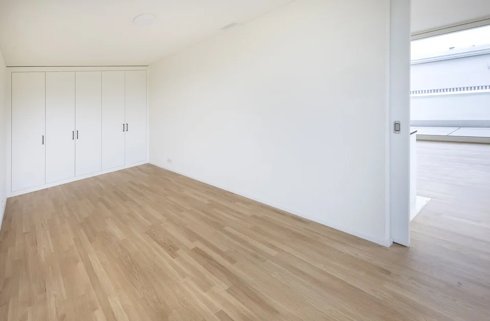 Vivre avec style : appartement en attique 3,5 pièces avec terrasse spacieuse – photo 8 sur 9