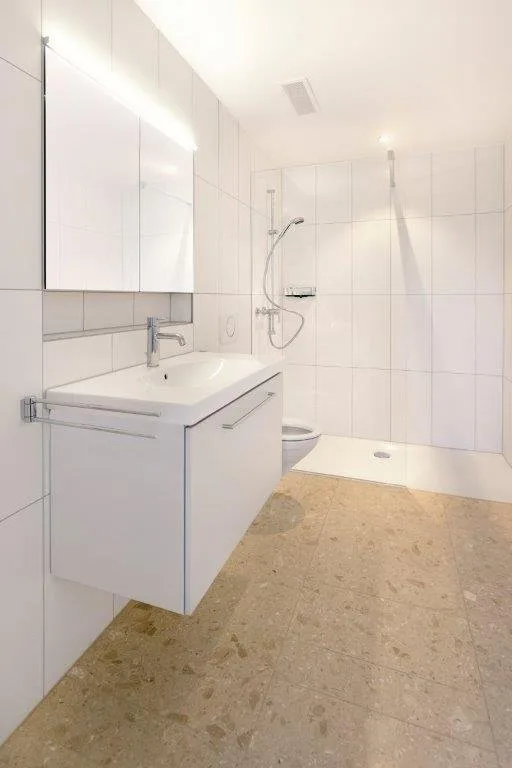 Vivre avec style : appartement en attique 3,5 pièces avec terrasse spacieuse – photo 7 sur 9
