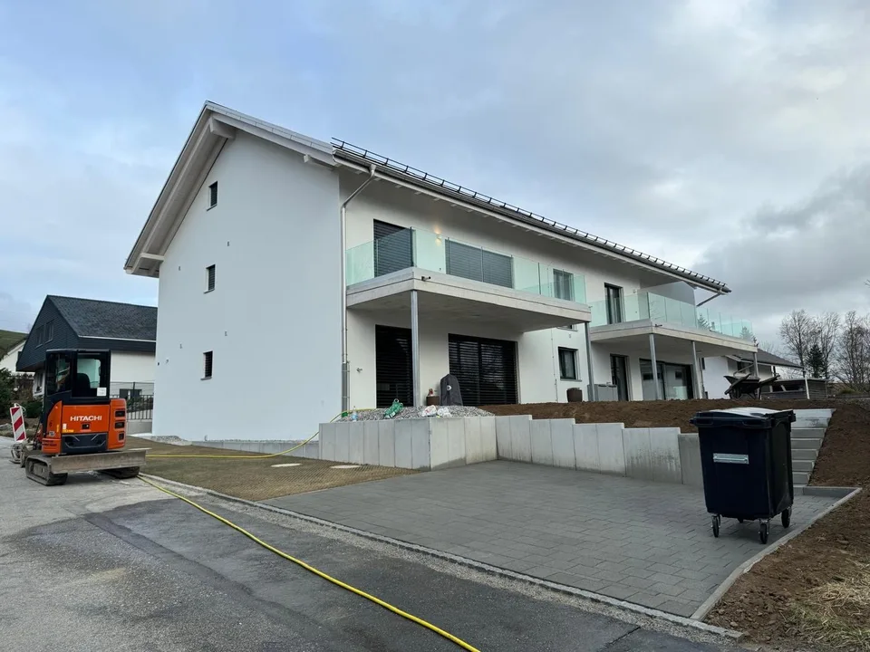 Moderne 2.5 Zimmer Dachwohnung mit Galerie