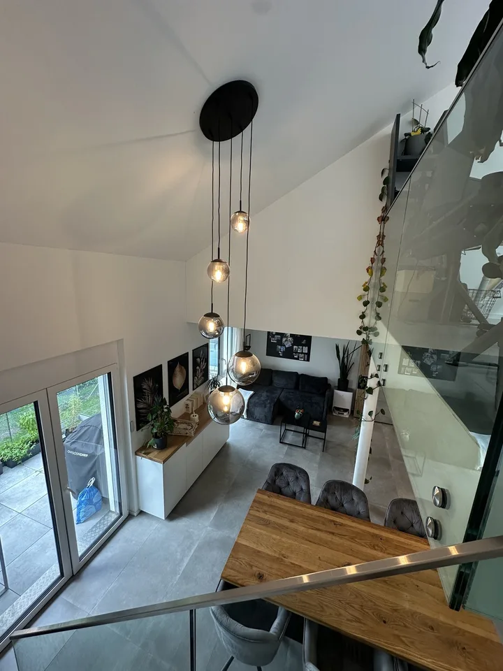 Moderne 2.5 Zimmer Dachwohnung mit Galerie