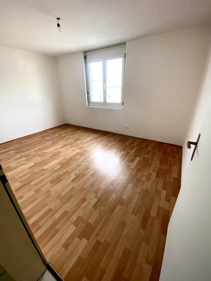 4 Zimmer mit 105m2 1400.-