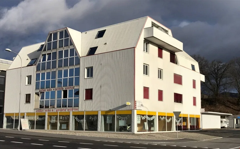 4 Zimmer mit 105m2 1400.-
