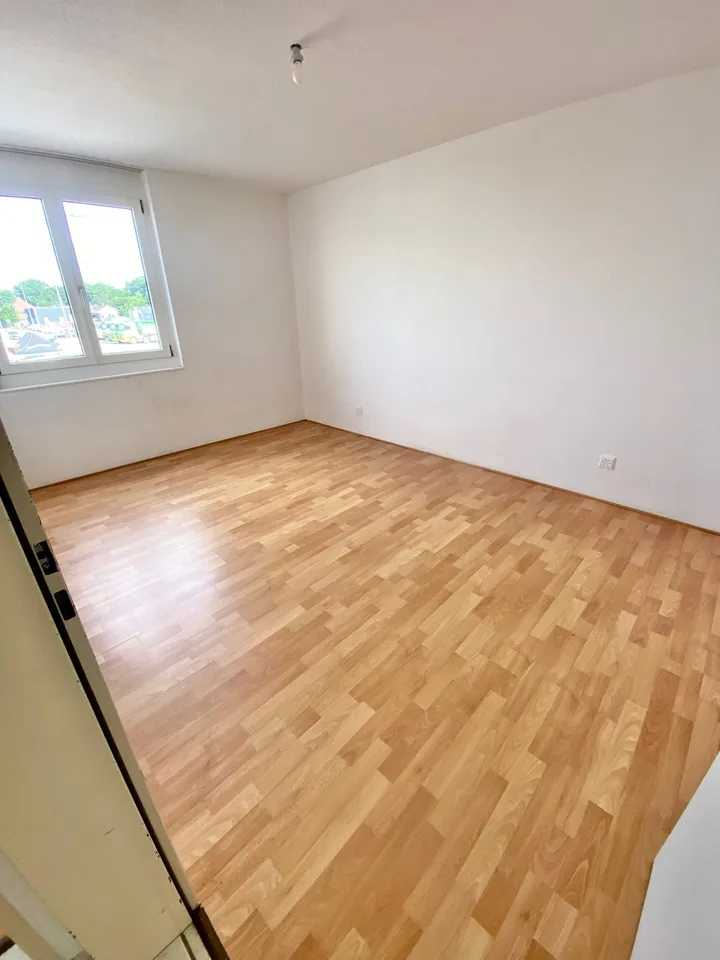 4 Zimmer mit 105m2 1400.-