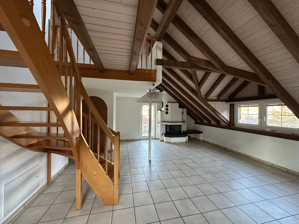 Traumhafte, grosszügige 6.5-Zimmer-Maisonette-Wohnung in Zeiningen mit Cheminée & Galerie