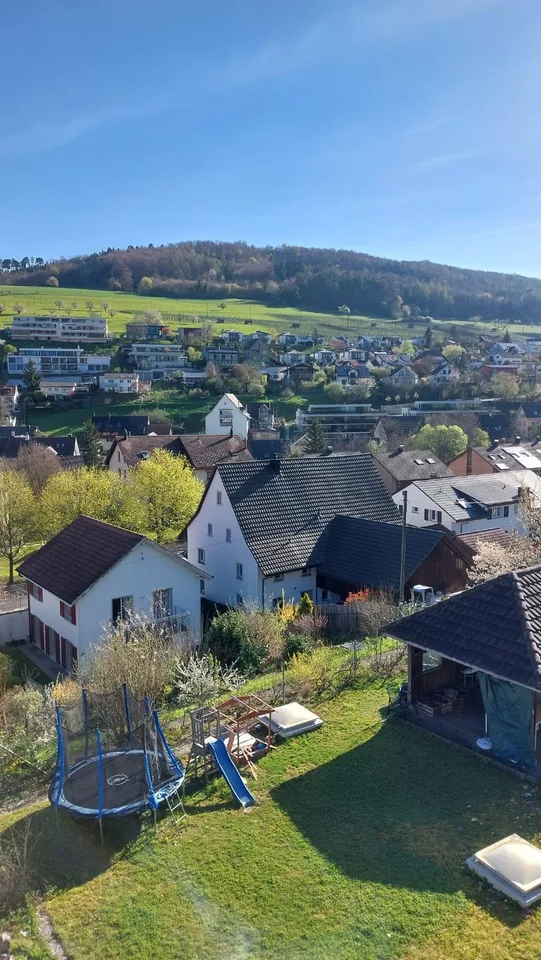 Traumhafte, grosszügige 6.5-Zimmer-Maisonette-Wohnung in Zeiningen mit Cheminée & Galerie