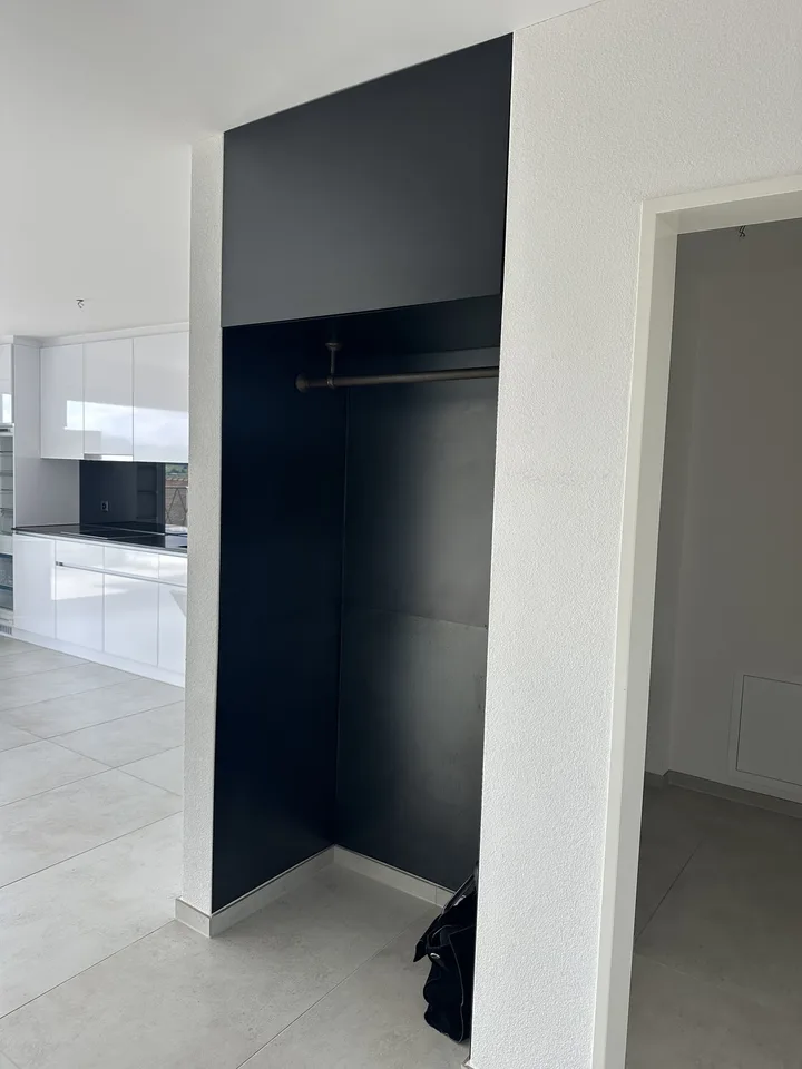 Moderne 2.5-Zimmer-Wohnung mit Panoramablick auf See und Berge