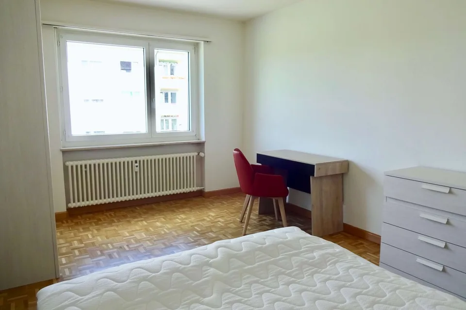 Furnished room in modernised apartment in a top location – photo 3 sur 10