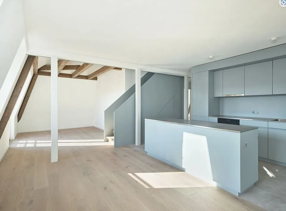 Moderne und helle Attikawohnung nahe Kreuzplatz – Foto 3 von 7
